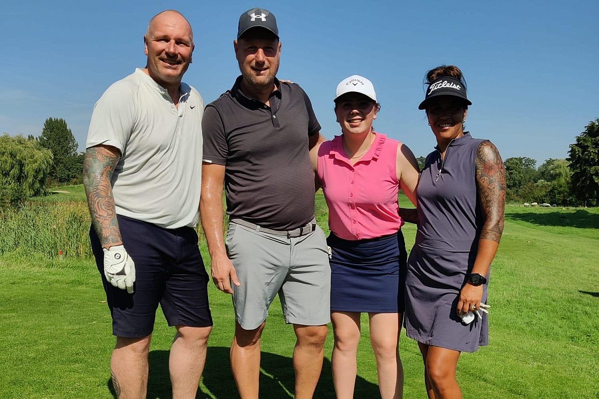 Deelnemers aan de IJshockey Golfdag