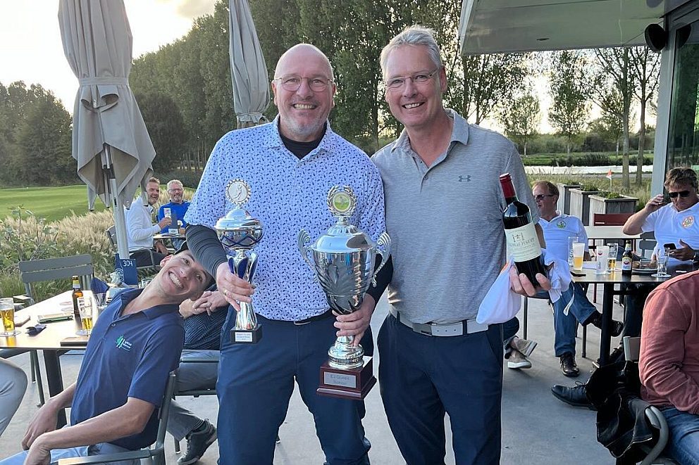 Martin de Wilde met de winnaars trofee