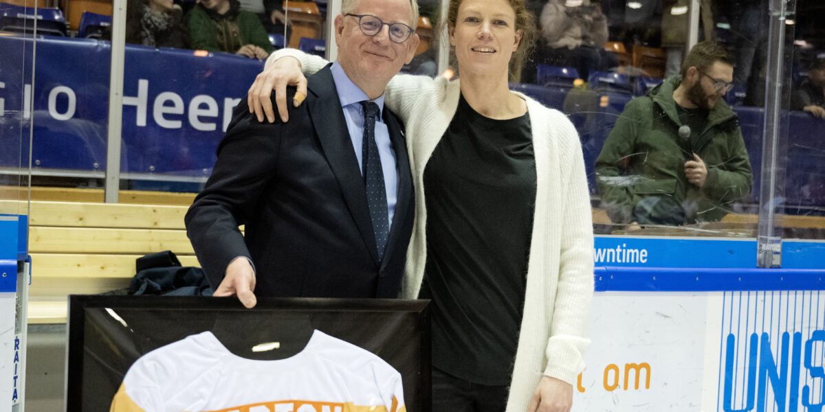 Glynis Barton gehuldigd