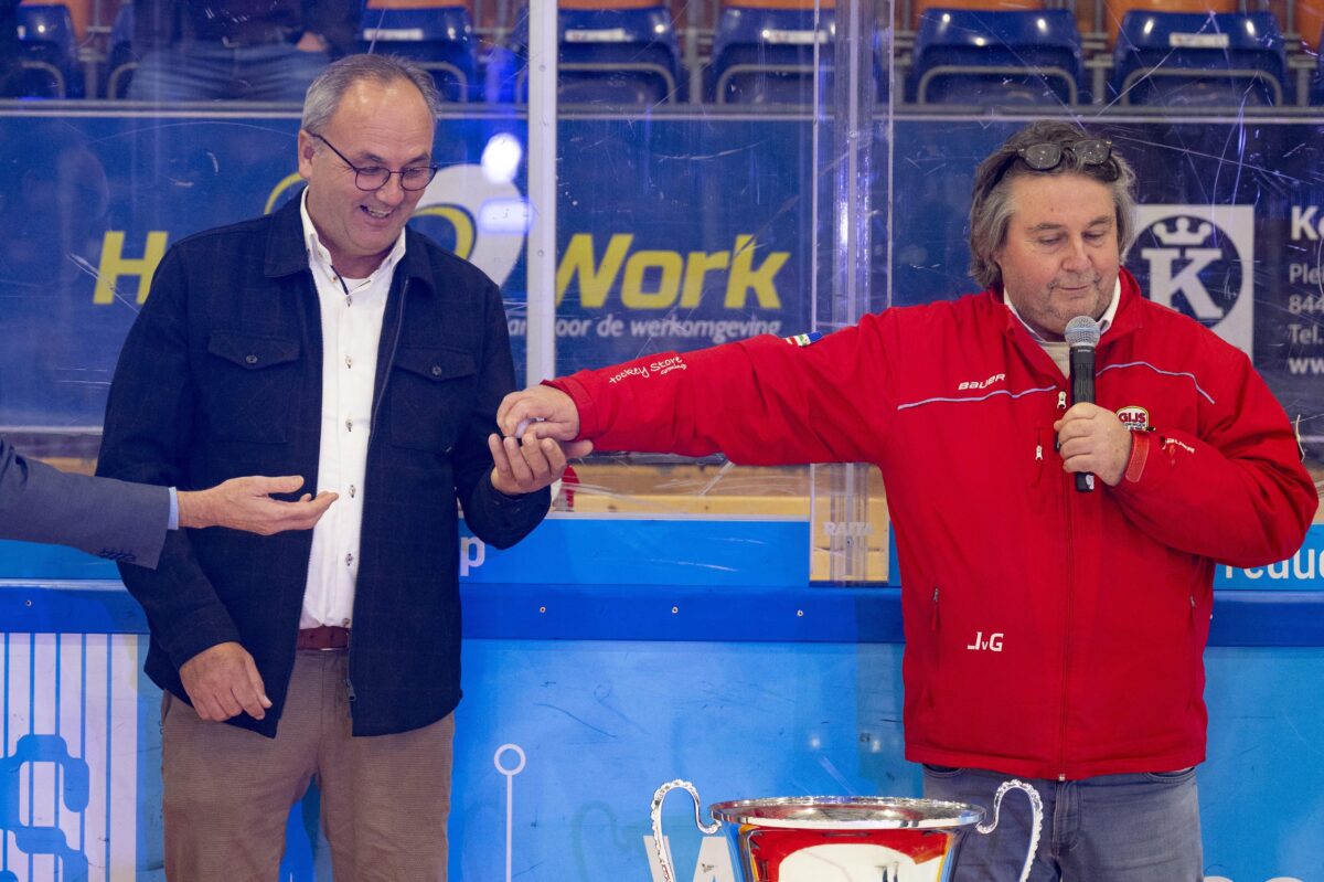 Jacob van Gelder doet trekking halve finale beker