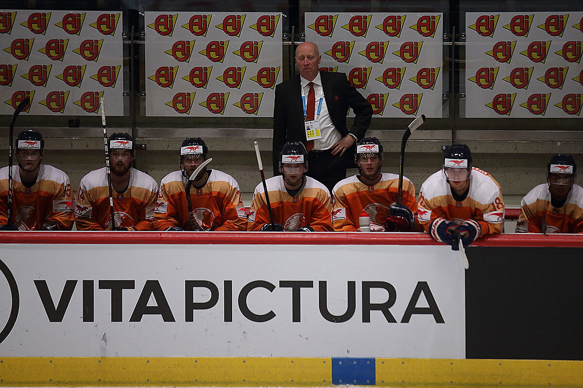 Doug Mason in de bank bij Oranje.