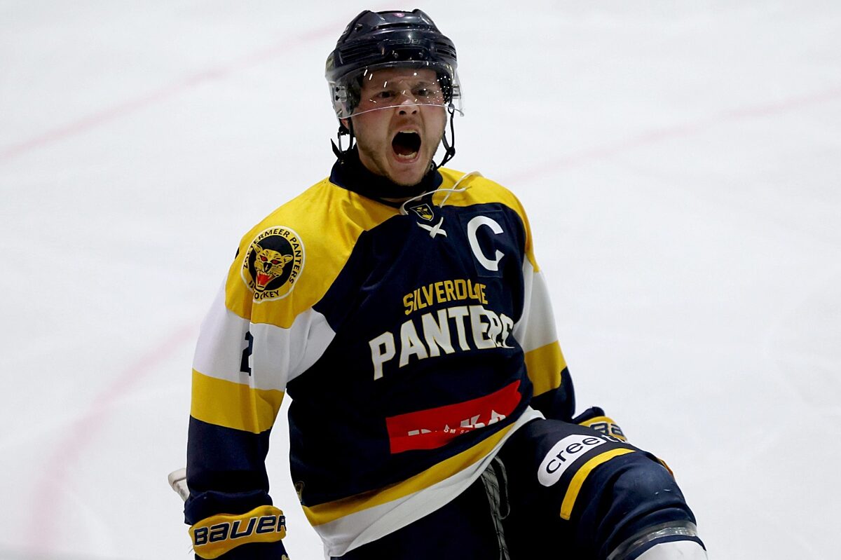 Michael van Rijswijk van Zoetermeer viert een doelpunt in de wedstrijd tegen Utrecht in de play-offs