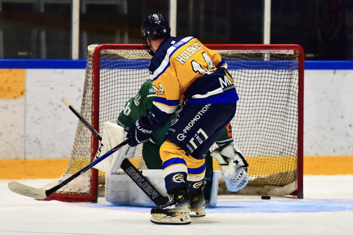 De 16-jarige Rocco Huiskes scoort het winnende penaltyshot tegen Dordrecht