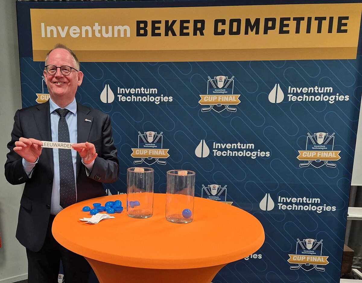 Voorzitter Jan Hopstaken deed de loting voor de Inventum Technologies Bekercompetitie