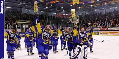 Trappers Thank Fans 0809