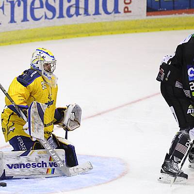 Thialf Icehockey Cup Trappers 201920 Ruud Leeuwesteijn puck