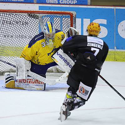 Thialf Icehockey Cup Trappers Iserlohn doelpunt Iserlohn Mark Zengerle