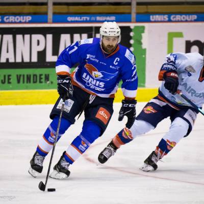 Flyers Hijs Demelinne puck nov 18