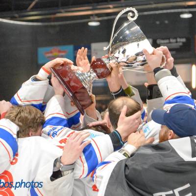 Flyers Beneliga groep met trofee 2017