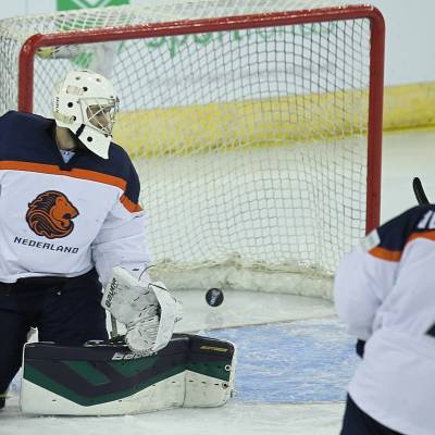 Oranje Litouwen WK puck achter Schotel 2017