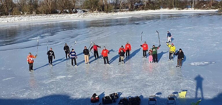 De Nijmegen Gladiators op natuurijs in februari 2021