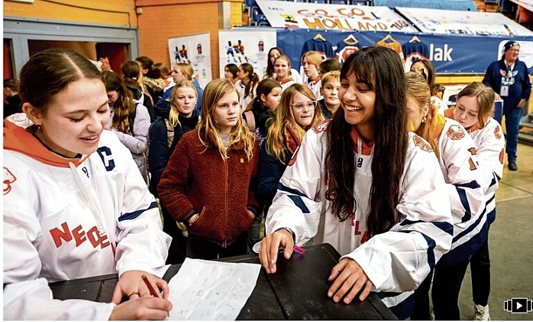 Zoey Kramer tussen jeugdige fans