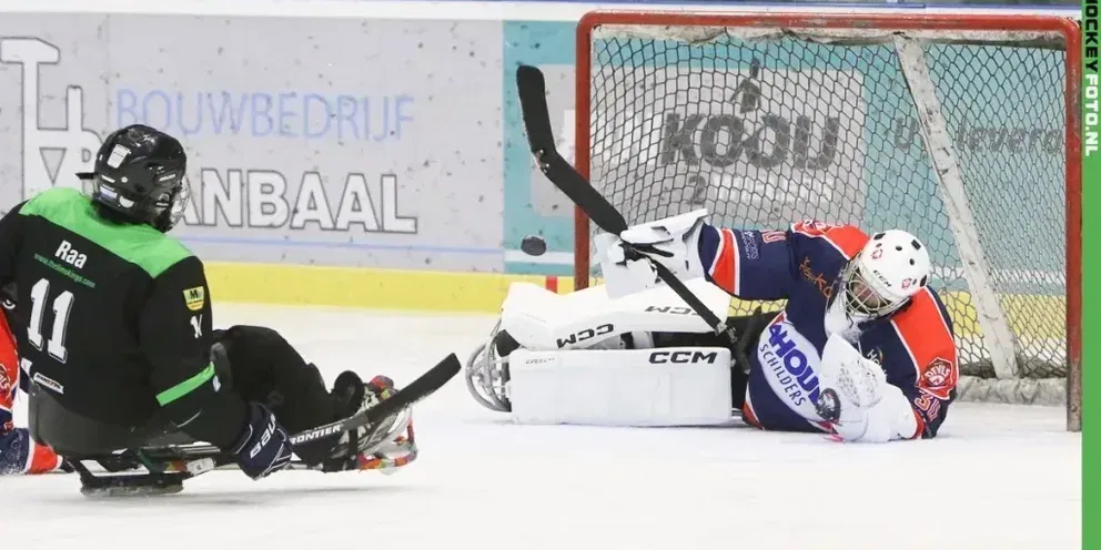 Oscar de kunder goalie photo action