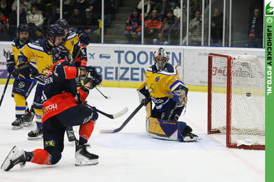 Antons Trastasenkovs scoort namens Nijmegen tegen Tilburg.