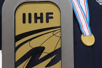 Stock - IIHF beker en medailles