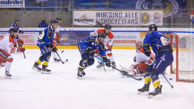 Tilburg Trappers vs Hannover Scopions 05-01-2021: Kevin Bruijsten voor het doel.