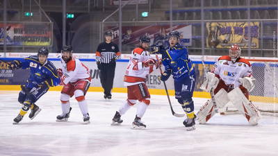 Tilburg Trappers vs Hannover Scopions 05-01-2021: Ties van Soest en Raymond van der Schuit wachten op assist
