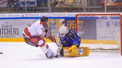 Tilburg Trappers vs Hannover Scopions 05-01-2021: Ian Meierdres maakt save
