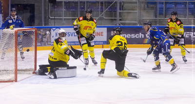 Reno de Hondt scoort namens Tilburg Trappers in het duel tegen Krefeld in maart 2021.