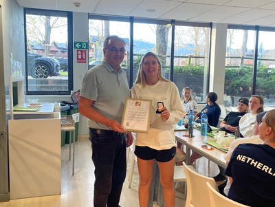 Hilde Huisman ontvangt haar Centurion Award