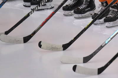 Stock - sticks en schaatsen