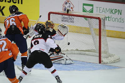 Guus van Nes scoort namens Oranje op het wereldkampioenschap in 2017 tegen Japan.