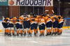 De TeamNL ijshockeyvrouwen in een huddle voor de onlangs gehouden oefeninterland Italië.