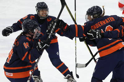 Nederland U18 juicht na een doelpunt tegen Turkije