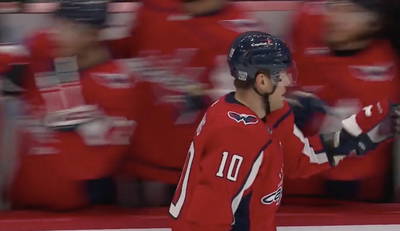 Daniel Sprong viert zijn tweede doelpunt van het seizoen