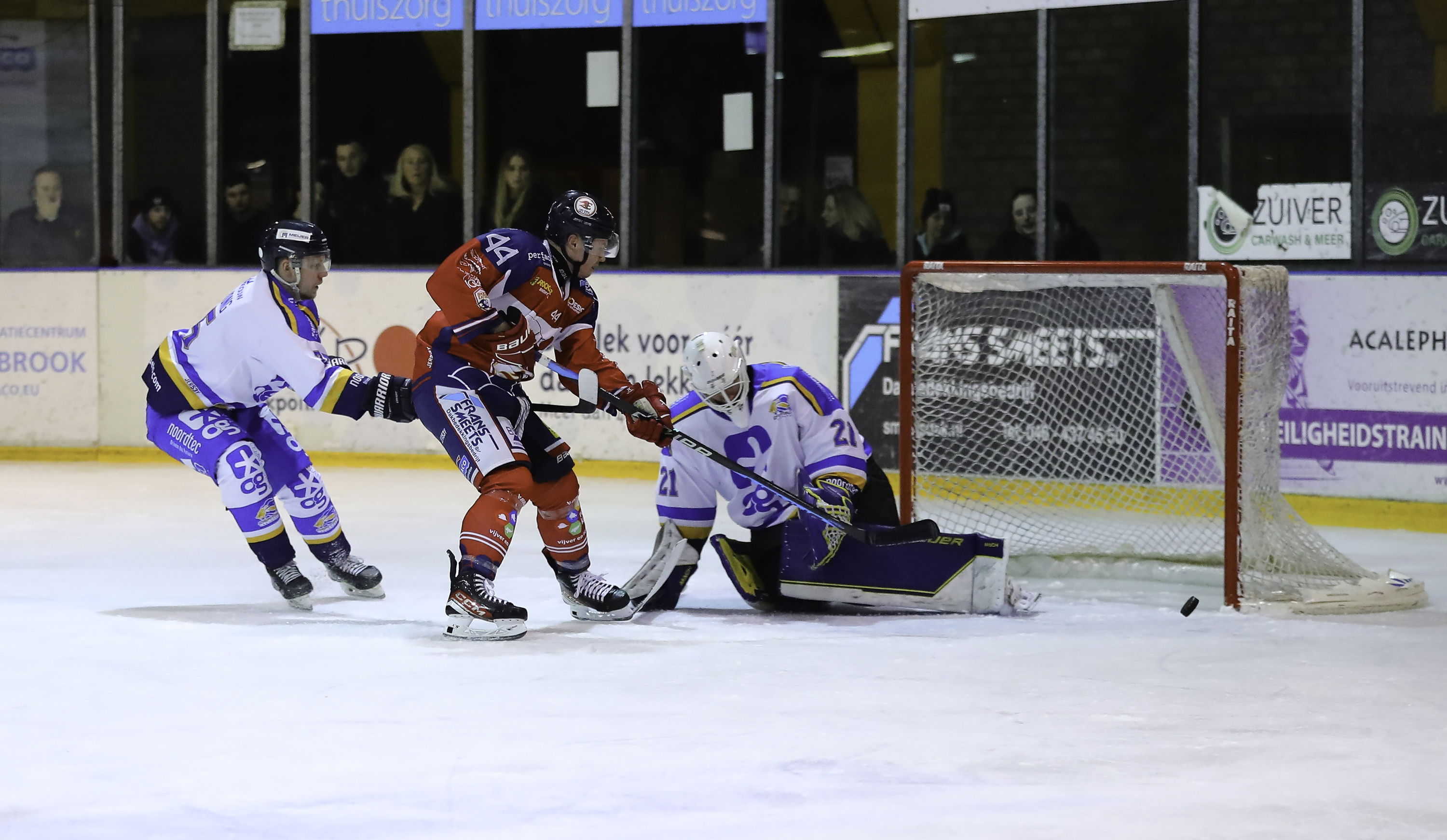 #44  Duperreault grote man bij Eaters, scoort