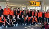Team NL ijshockey vrouwen in vertrekhal Schiphol