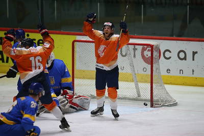 Levi Boer juicht na zijn eerste doelpunt in Oranje in de wedstrijd tegen Oekraïne op het WK in Tallinn in 2019.