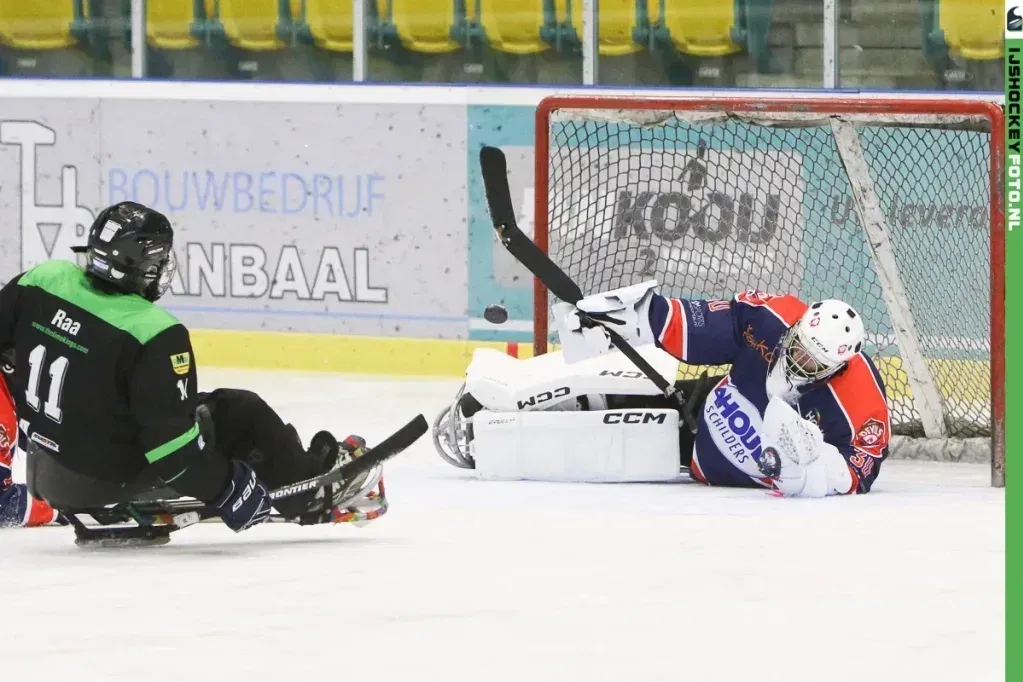 Oscar de kunder goalie photo action