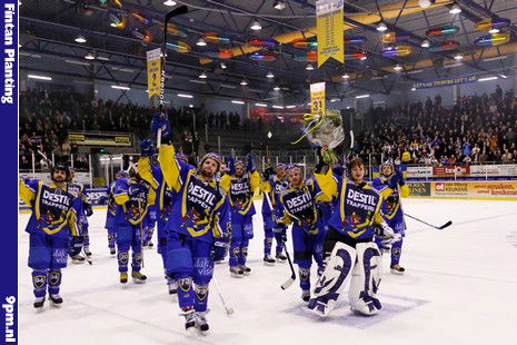 Archief foto Spelers Trappers bedanken fans