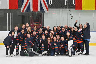 Team NL vrouwen na winst op Groot Brittanië