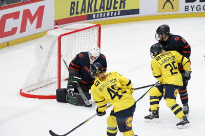 Team NL vrouwenijshockey vs Zweden tijdens Women's Ice Hockey Final Olympic Qualification Gävle Zweden 7 februari 2025